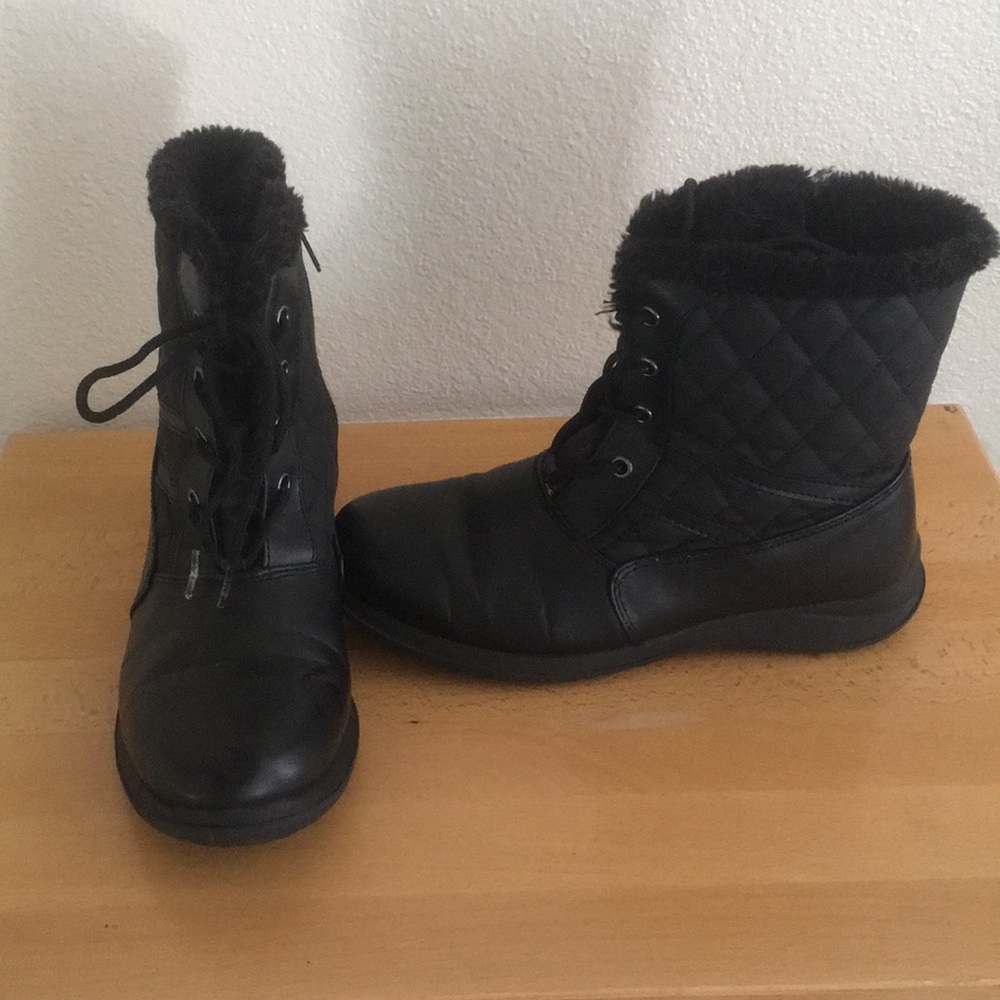 Black snow boots
